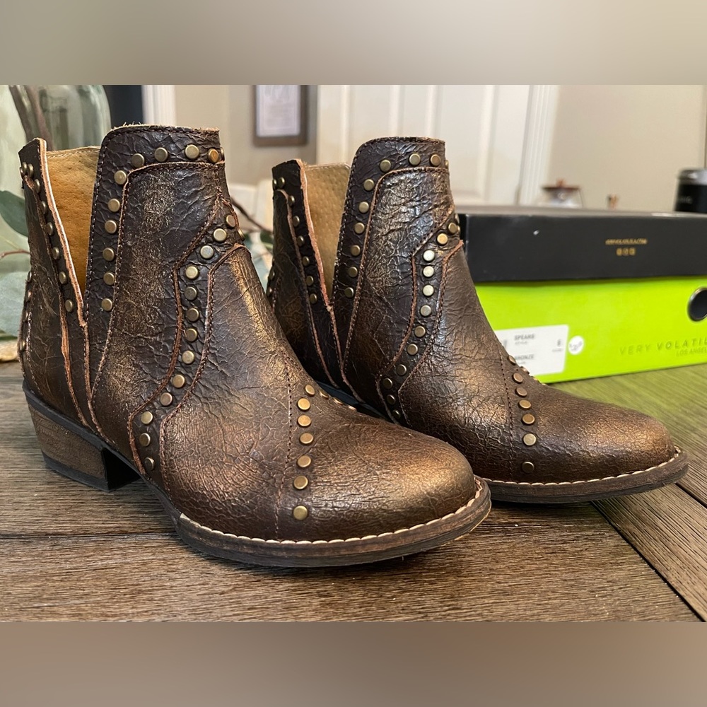 Very Volatile Boots Bronze Spears 6